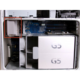 Замена левого верхнего охлаждающего вентилятора Power Mac G5